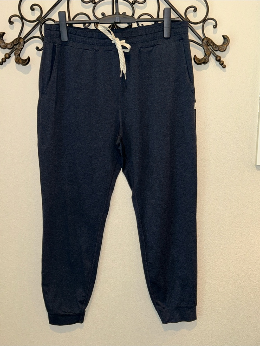 VUORI WOMENS PERFORMANCE JOGGERS GRAY SIZE LARGE